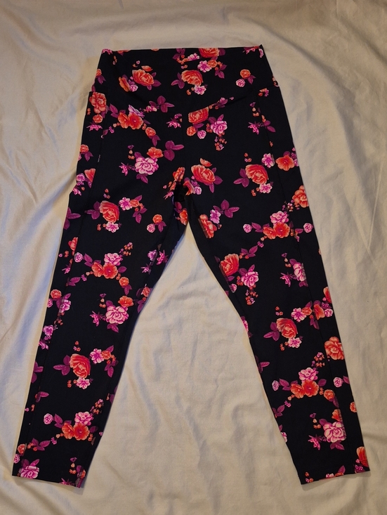 PINK Victoria's Secret Pants - NWOT Floral Active Leggings - Black Floral